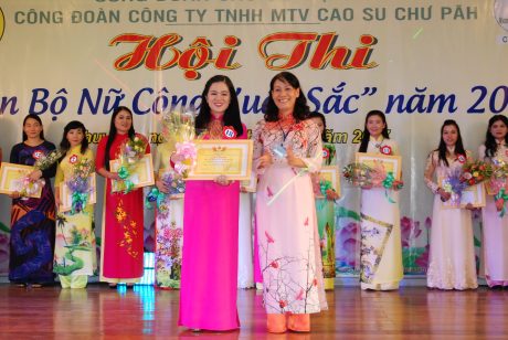 Hội thi nữ công Cao su Chư Păh: 9 công nhân tham gia